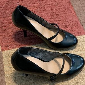 NEW Black Pumps